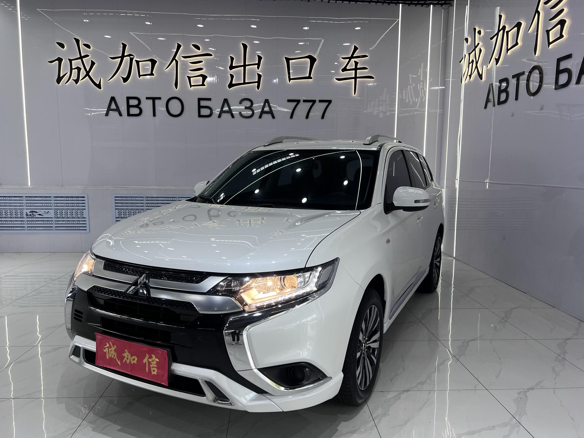 Mitsubishi Outlander 2021, 2 л, вариатор (CVT), передний, пробег 45 000 км — авто из Китая с пробегом