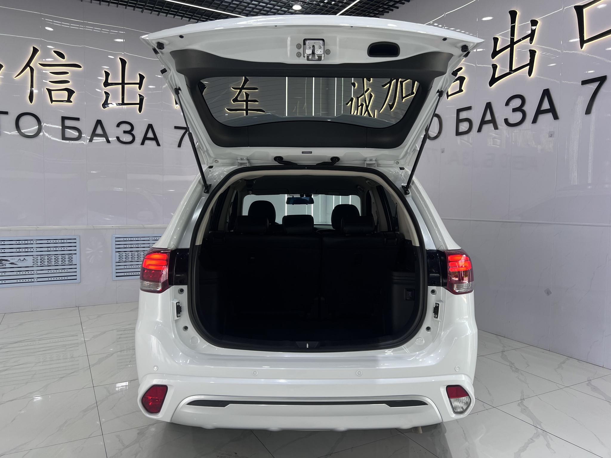 Mitsubishi Outlander 2021, фото 15