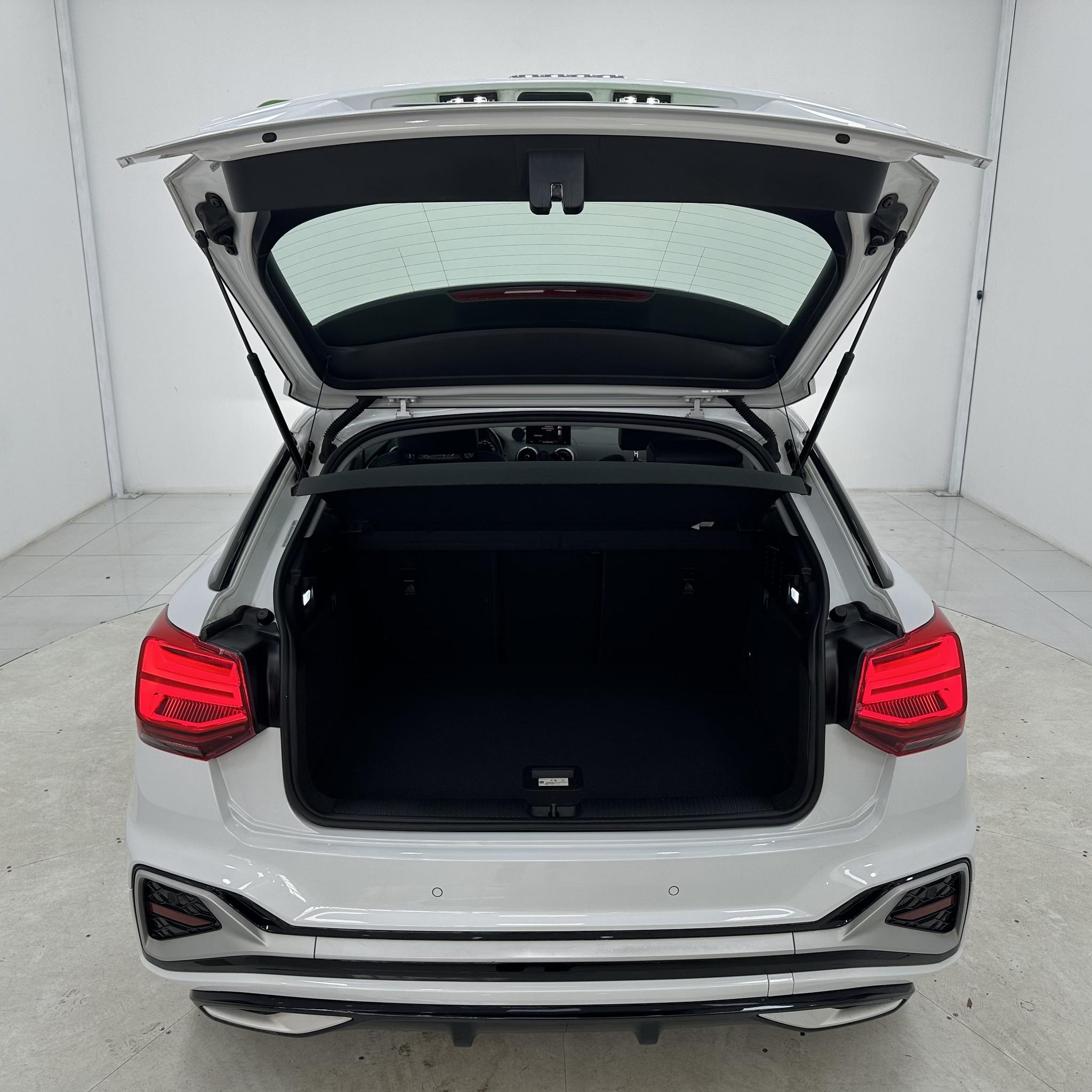 Audi Q2L 2022, фото 15
