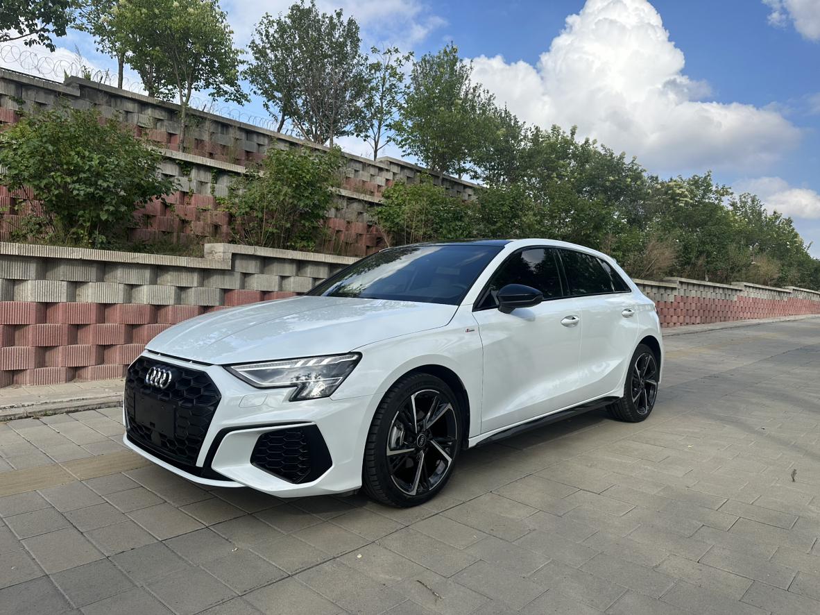 Audi A3 2023, 1.4 л турбо, робот (DCT), передний, пробег 23 000 км — авто из Китая с пробегом