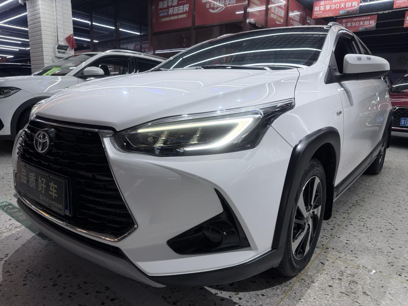 Toyota Yaris 2022, 1.5 л, вариатор (CVT), передний, пробег 28 000 км — авто из Китая с пробегом
