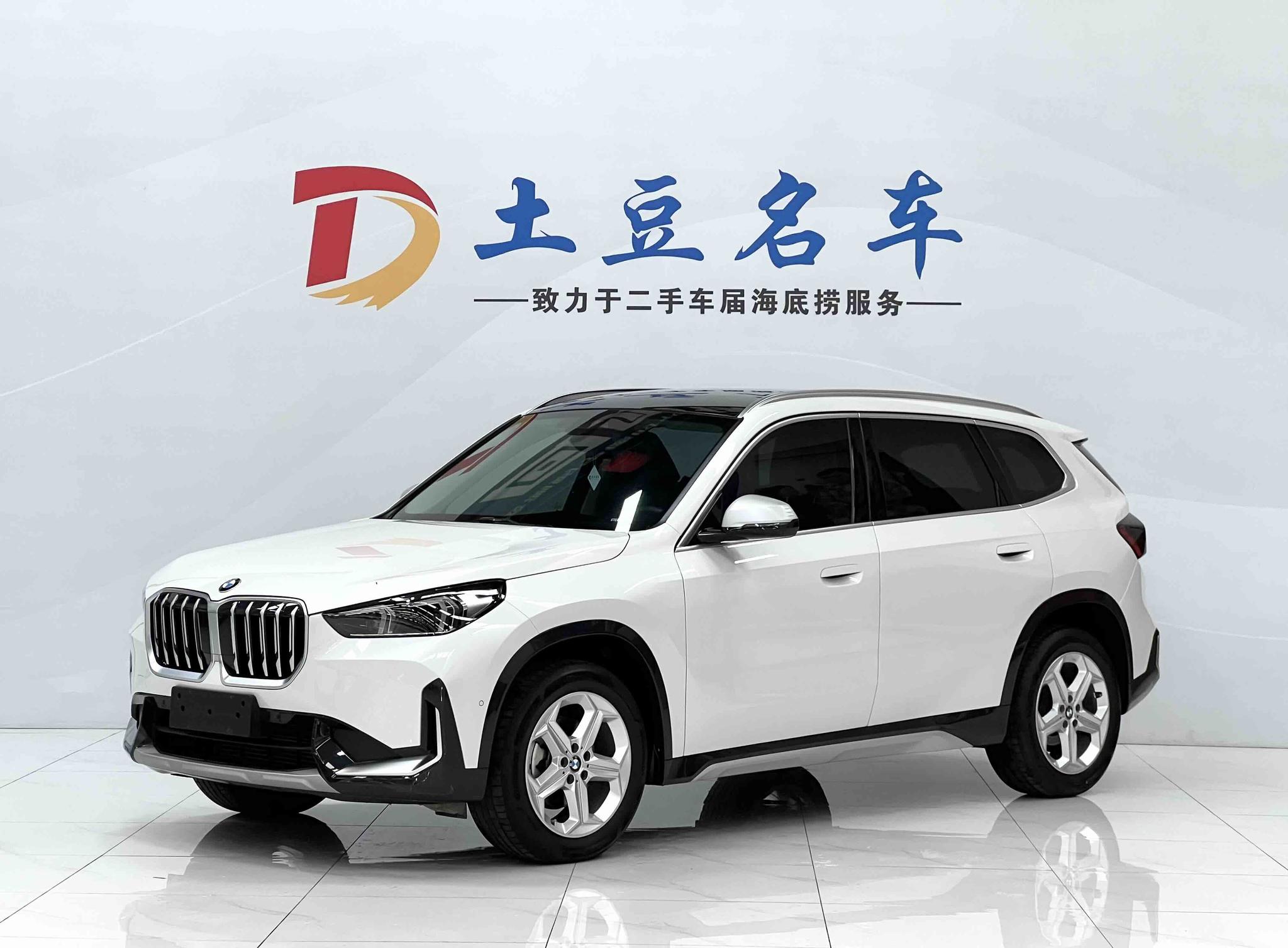 BMW X1 2023, 1.5 л турбо, робот (DCT), передний, пробег 32 000 км — авто из Китая с пробегом