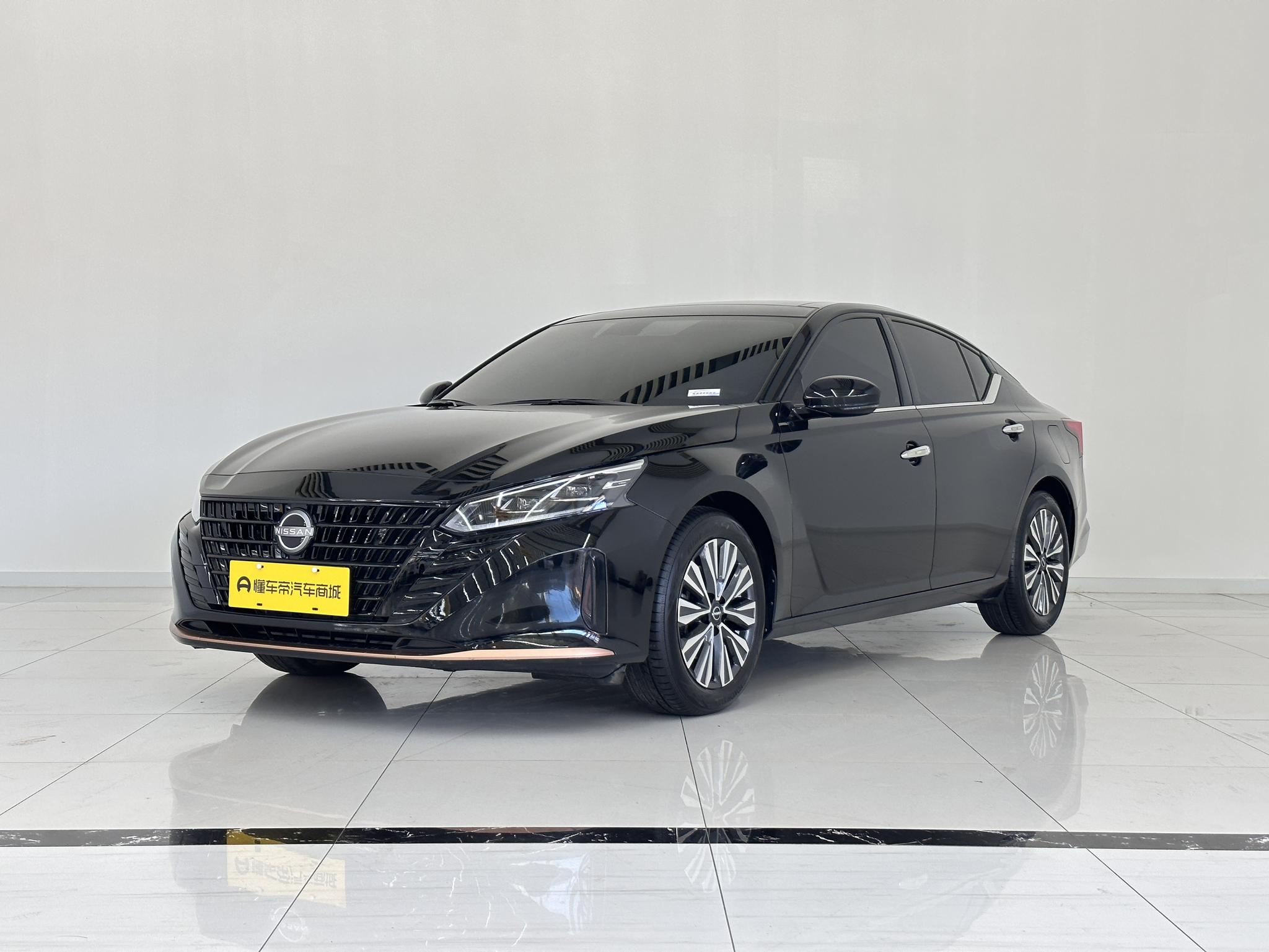 Nissan Teana 2024, 2 л, вариатор (CVT), передний, пробег 10 900 км — авто из Китая с пробегом