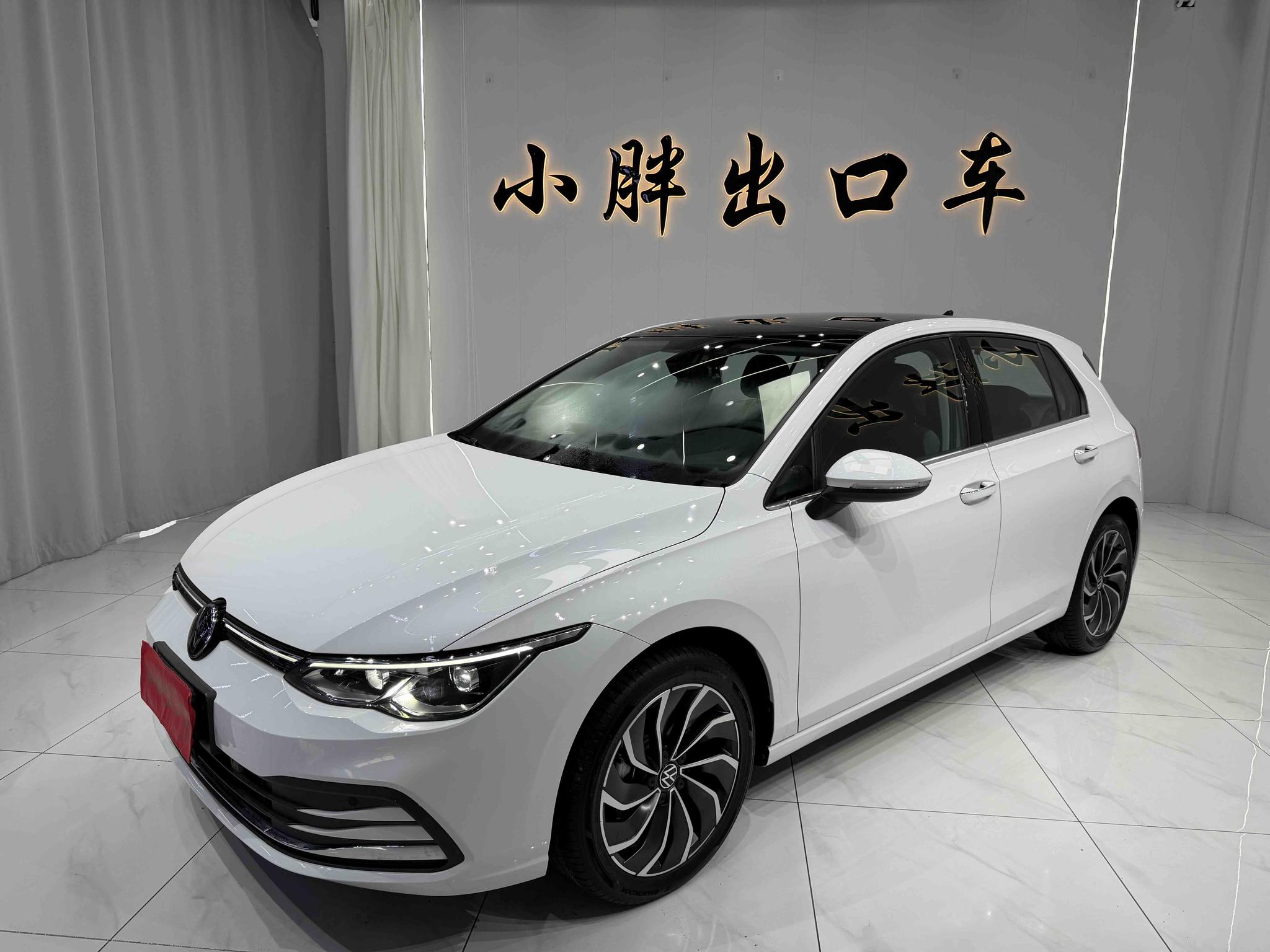 Volkswagen Golf 2023, 1.4 л турбо, робот (DCT), передний, пробег 14 000 км — авто из Китая с пробегом