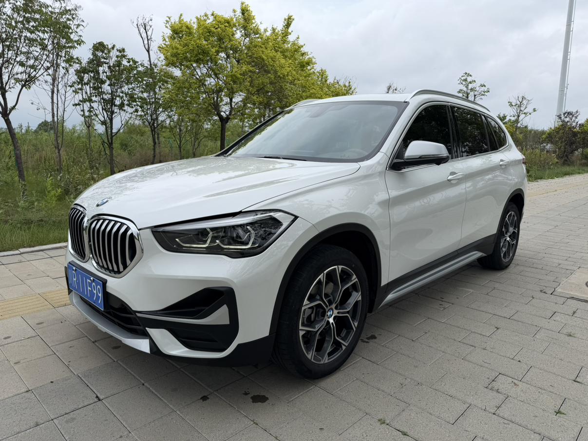 BMW X1 2022, 1.5 л турбо, робот (DCT), передний, пробег 44 000 км — авто из Китая с пробегом