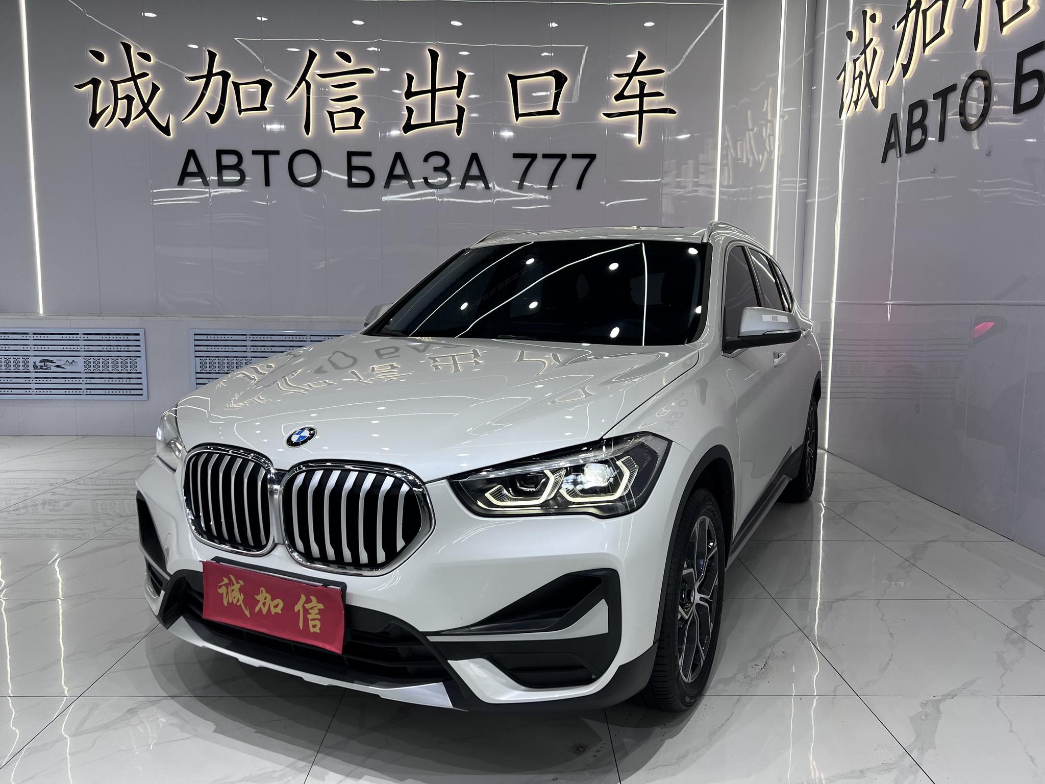 BMW X1 2022, 1.5 л турбо, робот (DCT), передний, пробег 28 000 км — авто из Китая с пробегом