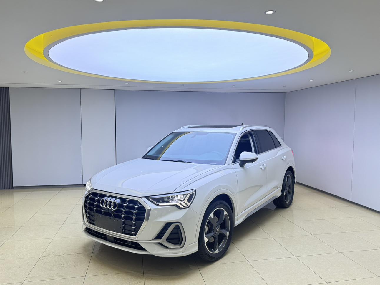 Audi Q3 2023, 1.4 л турбо, робот (DCT), передний, пробег 9 000 км — авто из Китая с пробегом