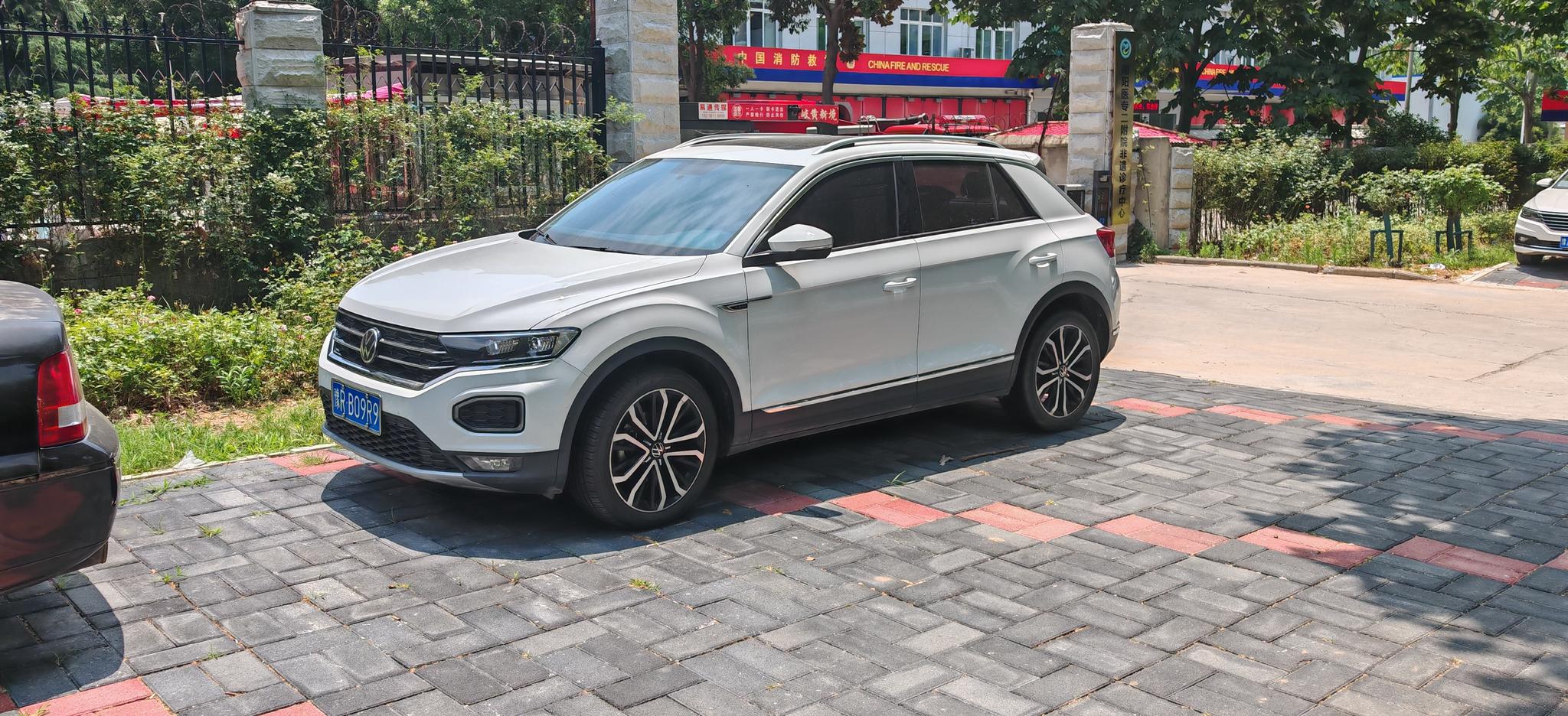 Volkswagen T-Roc 2021, 1.4 л турбо, робот (DCT), передний, пробег 25 400 км — авто из Китая с пробегом