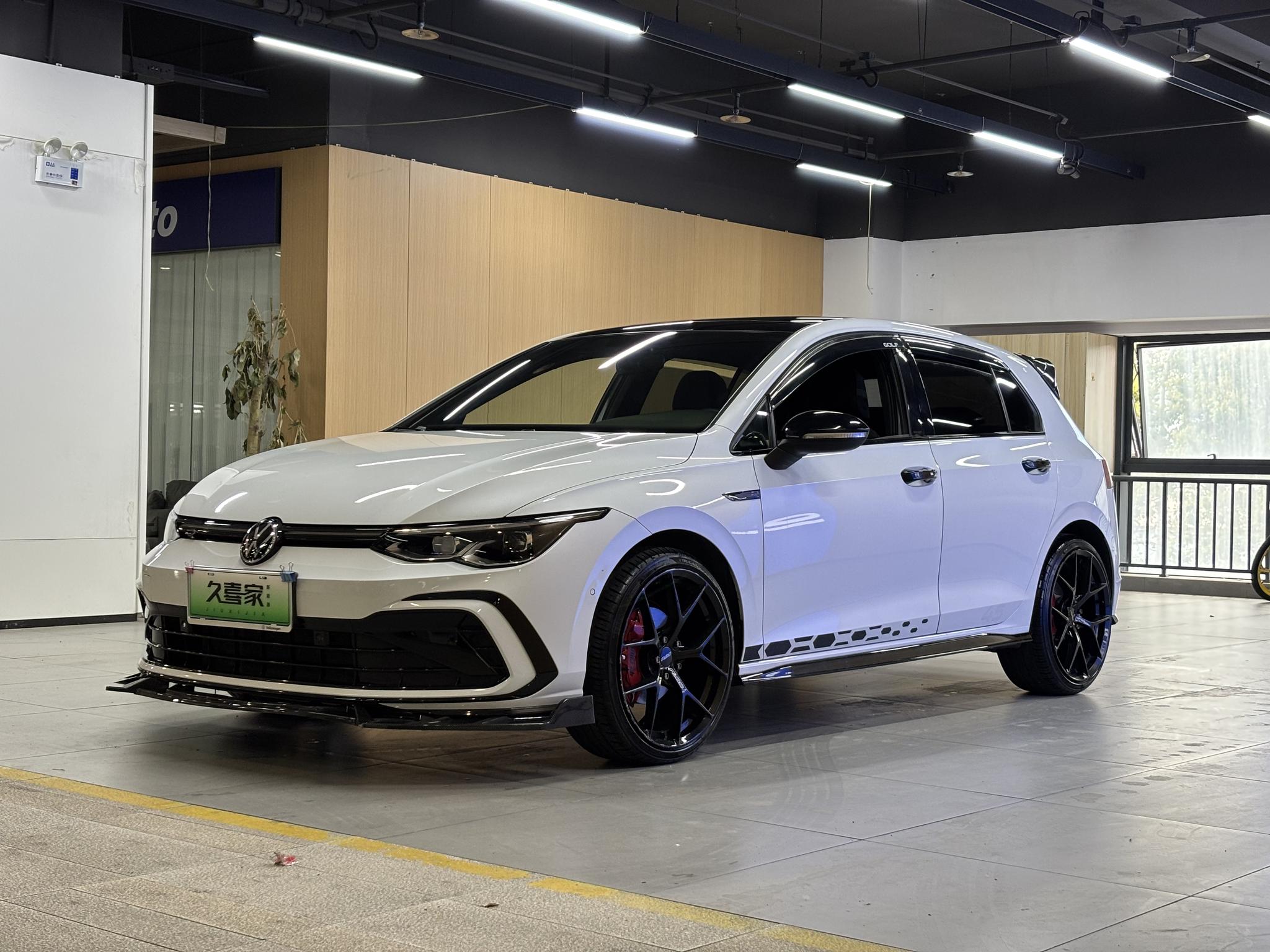 Volkswagen Golf 2023, 1.4 л турбо, робот (DCT), передний, пробег 41 000 км — авто из Китая с пробегом
