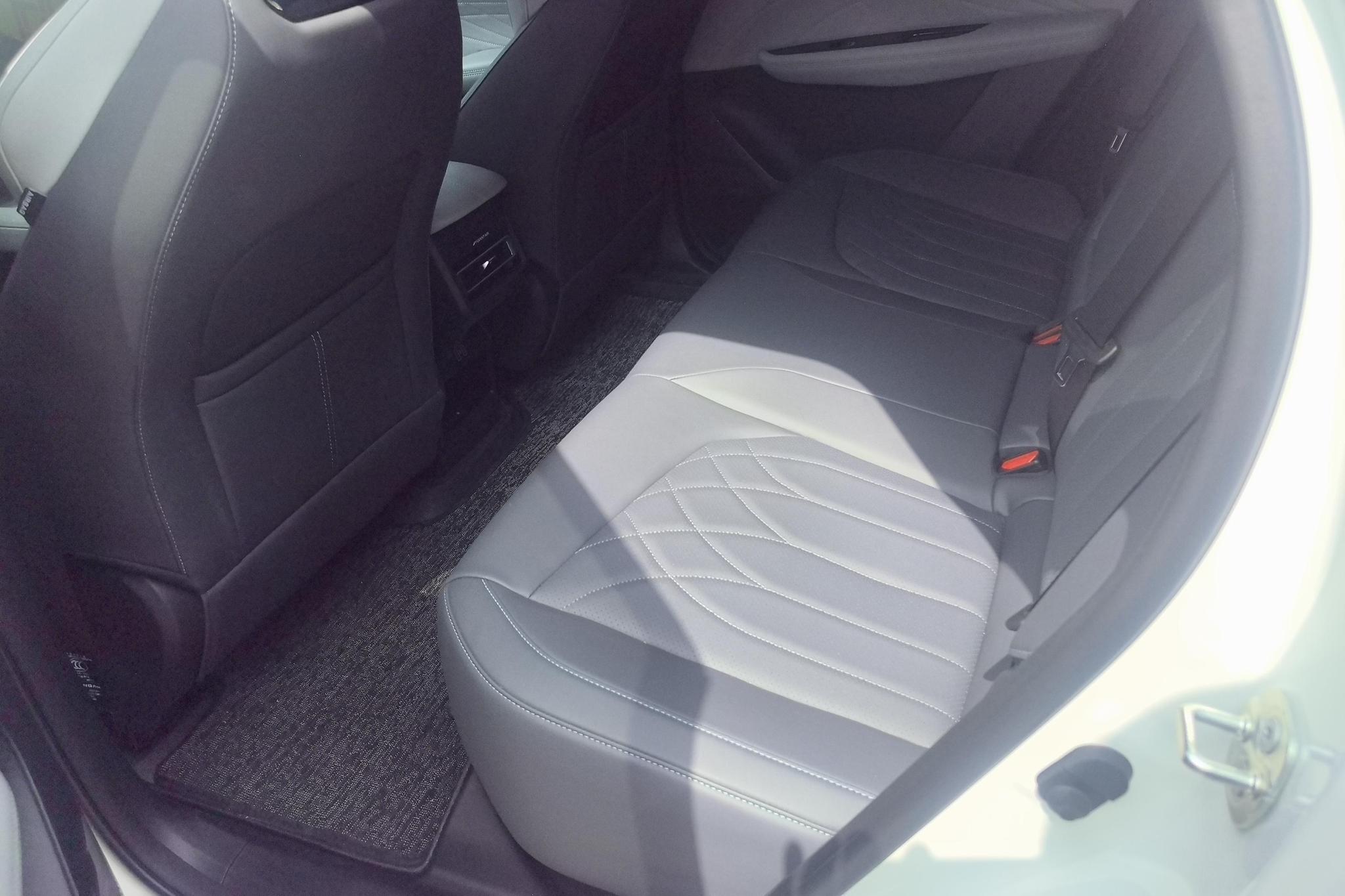 Changan UNI-Z PHEV 2025, фото 13