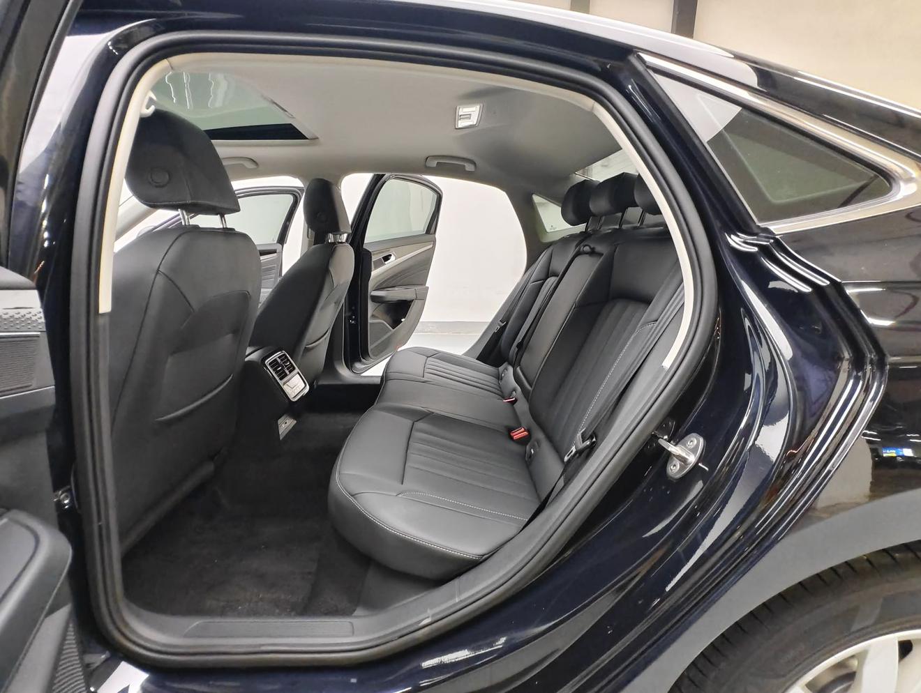 Volkswagen Passat 2022, фото 9