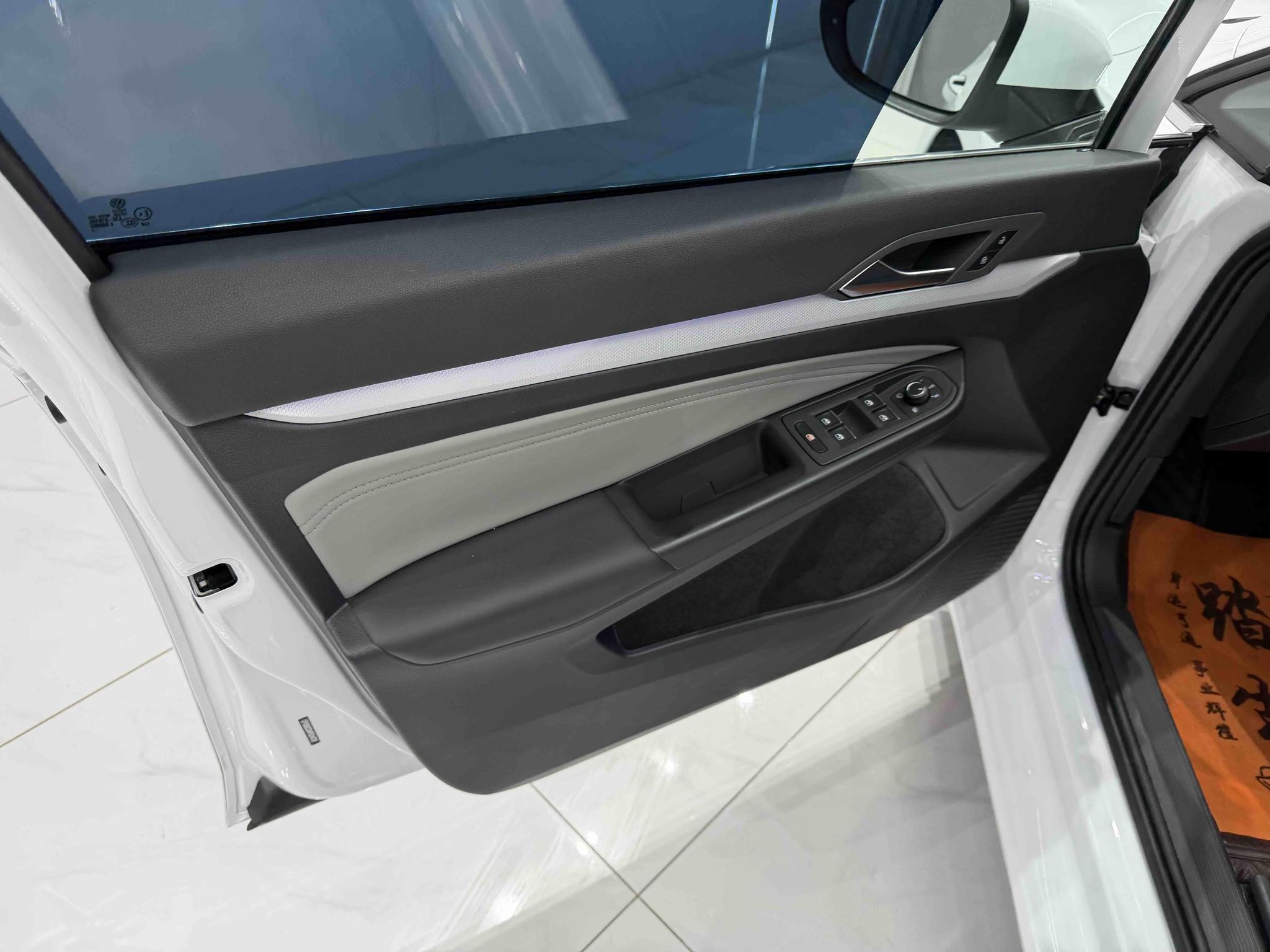 Volkswagen Golf 2023, фото 15