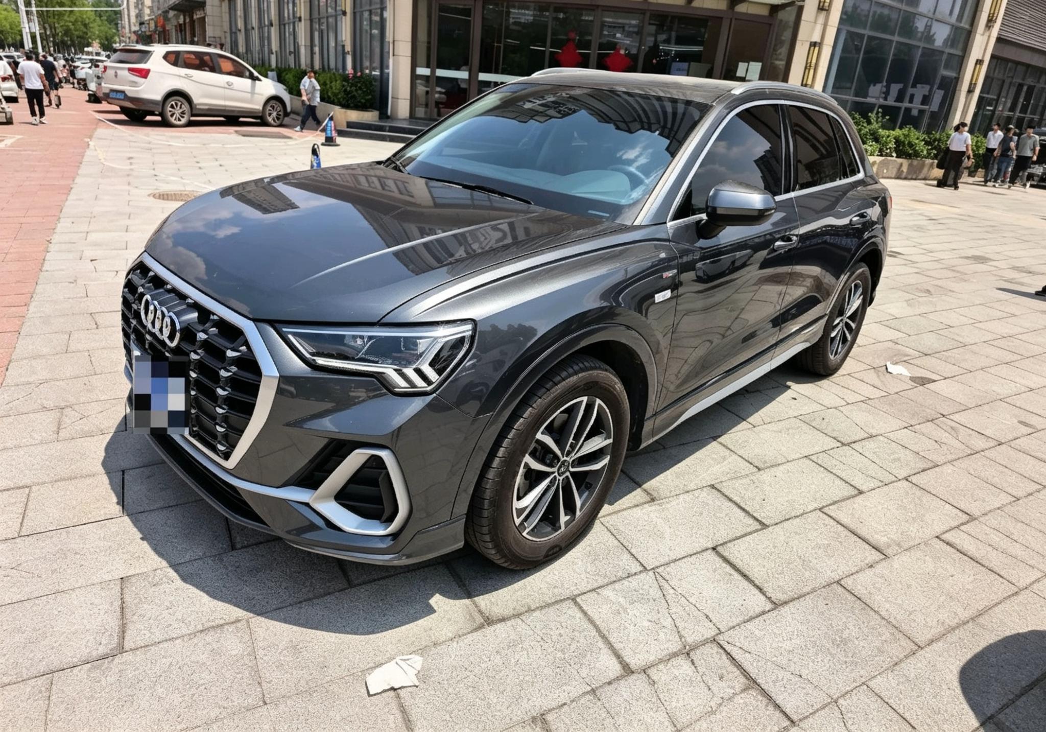 Audi Q3 2022, 1.4 л турбо, робот (DCT), передний, пробег 12 000 км — авто из Китая с пробегом