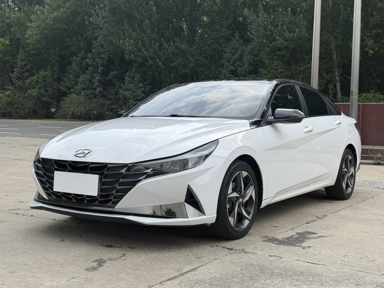 Hyundai Elantra 2022, 1.5 л, вариатор (CVT), передний, пробег 25 000 км — авто из Китая с пробегом