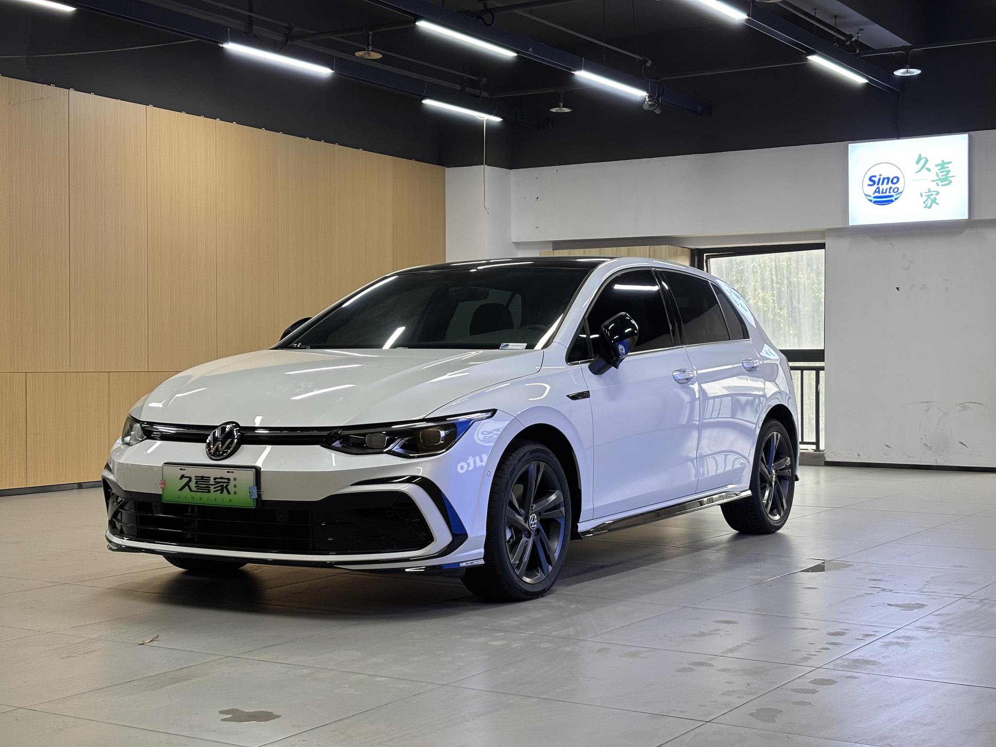 Volkswagen Golf 2023, 1.4 л турбо, робот (DCT), передний, пробег 13 000 км — авто из Китая с пробегом