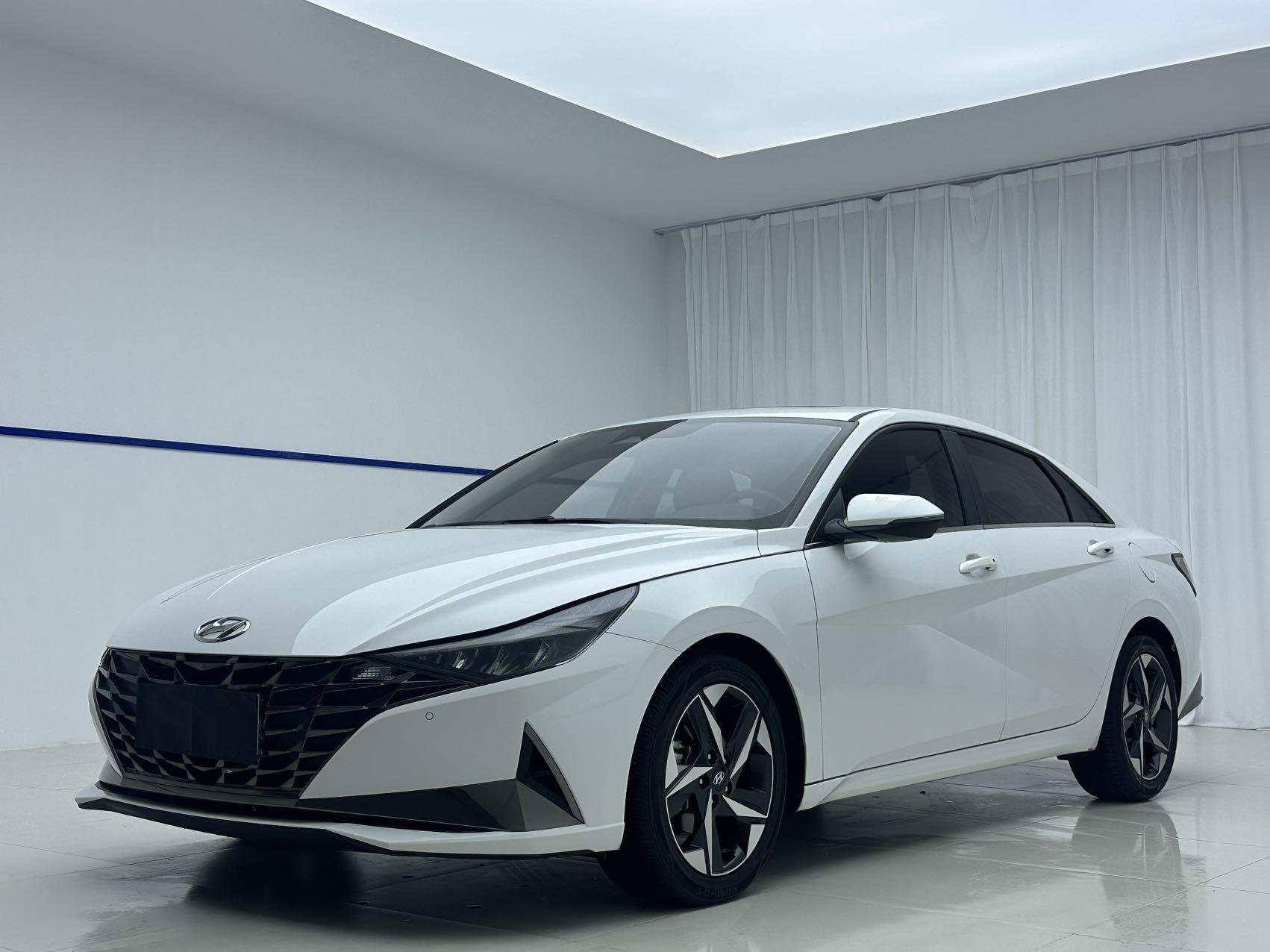 Hyundai Elantra 2022, 1.5 л, вариатор (CVT), передний, пробег 15 000 км — авто из Китая с пробегом