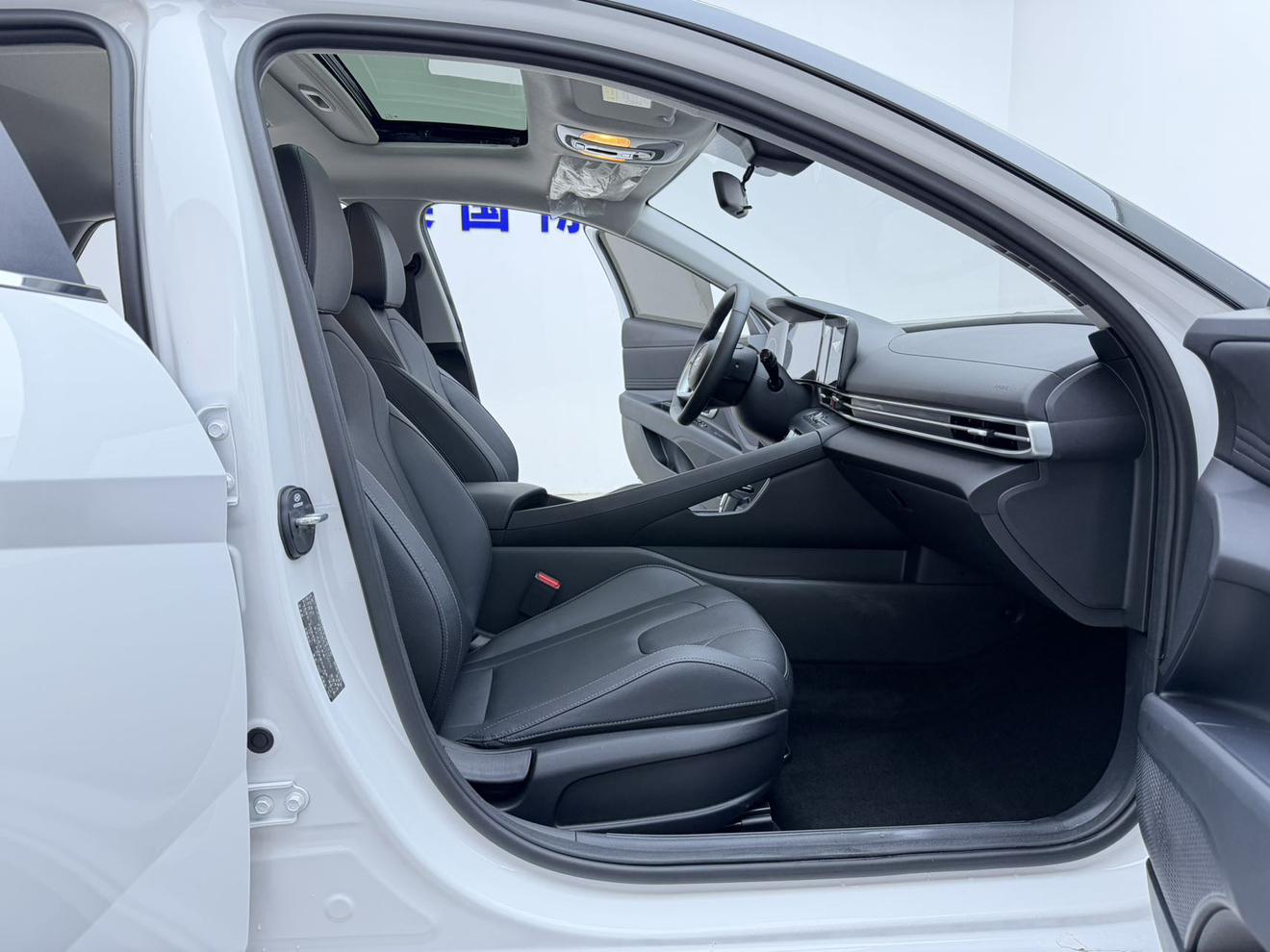 Hyundai Elantra 2023, фото 15