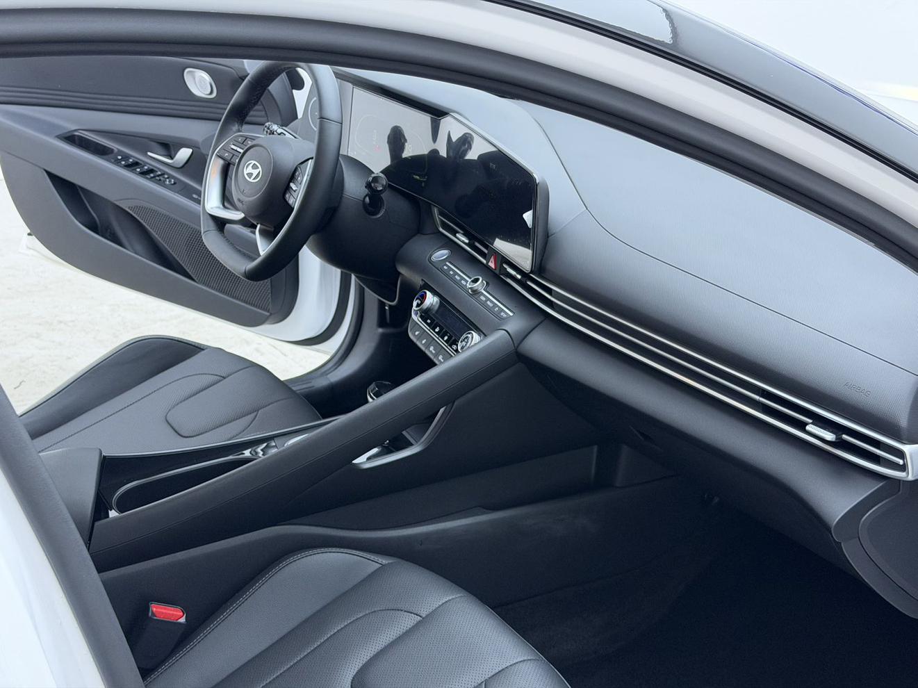 Hyundai Elantra 2023, фото 16