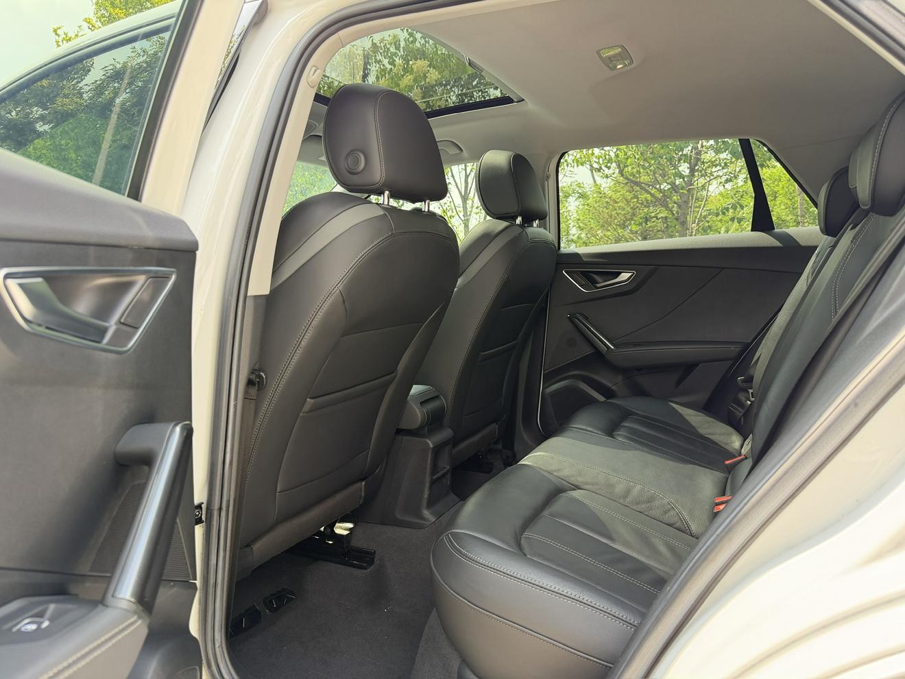 Audi Q2L 2022, фото 6