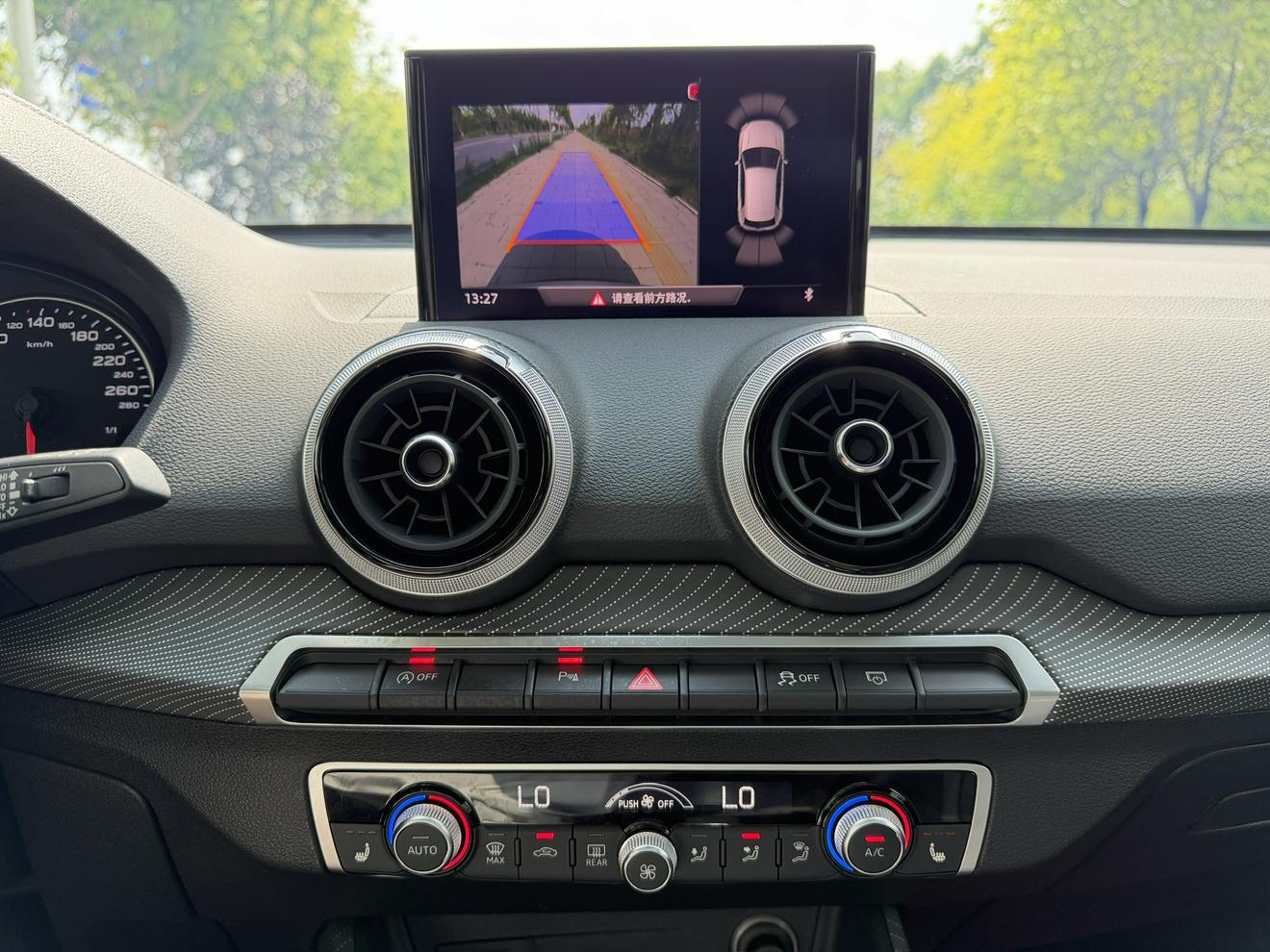 Audi Q2L 2022, фото 8