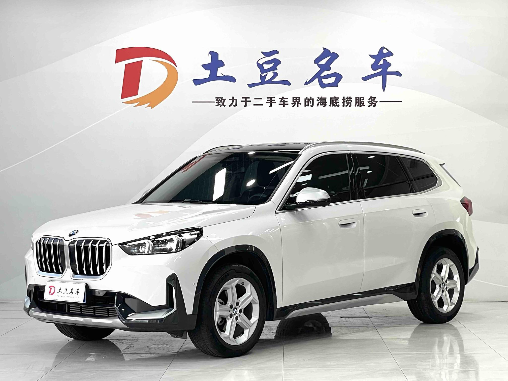 BMW X1 2023, 1.5 л турбо, робот (DCT), передний, пробег 33 000 км — авто из Китая с пробегом