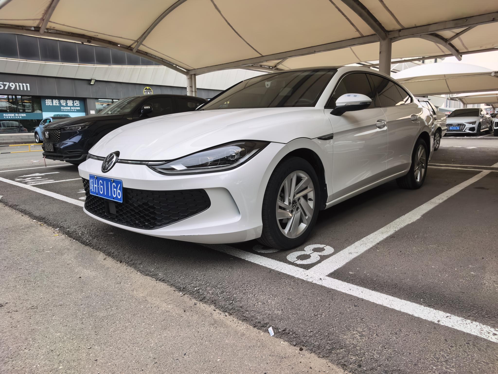 Volkswagen Lingdu 2023, 1.4 л турбо, робот (DCT), передний, пробег 26 000 км — авто из Китая с пробегом