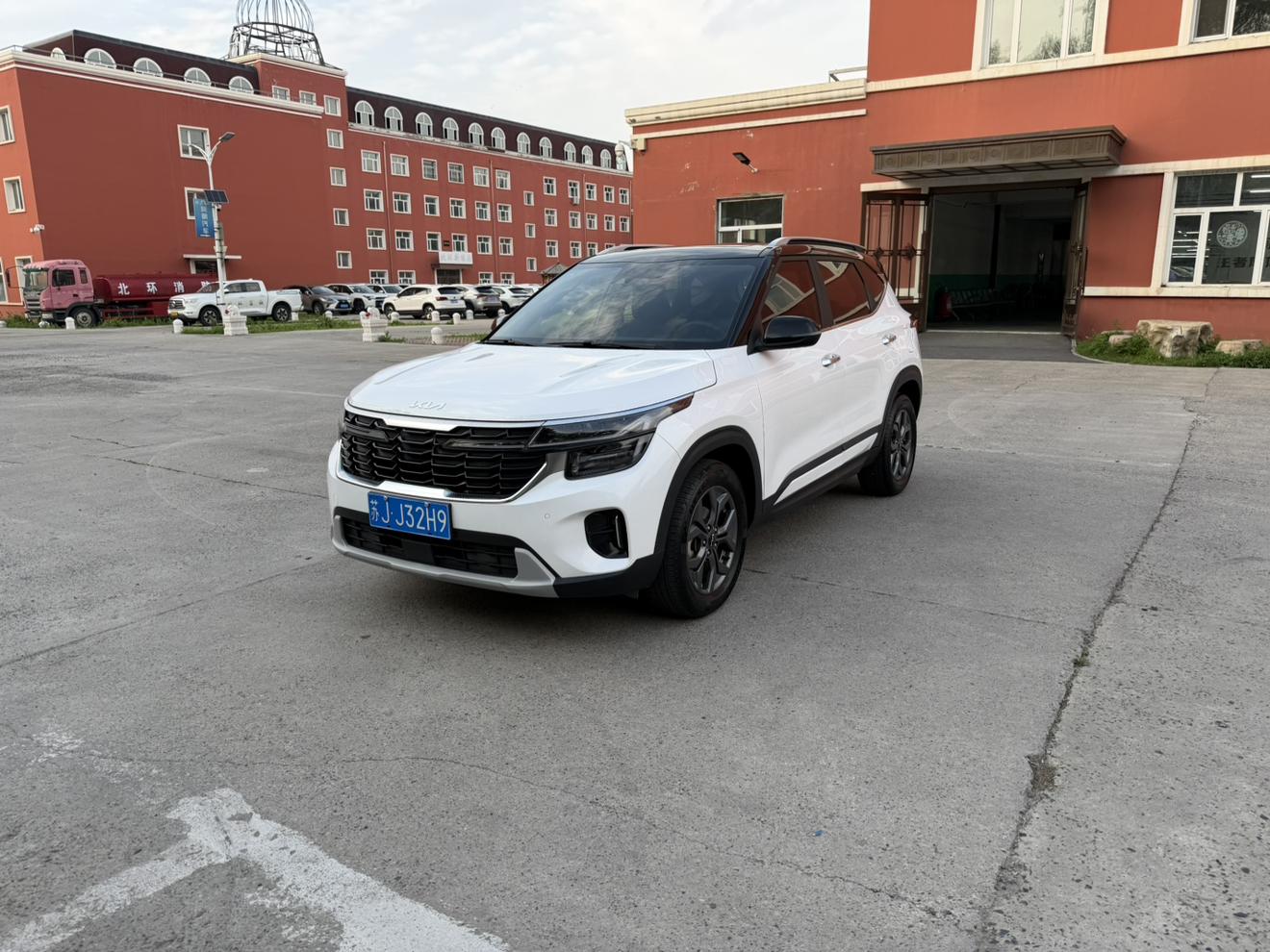 Kia Seltos 2023, 1.5 л, вариатор (CVT), передний, пробег 22 500 км — авто из Китая с пробегом