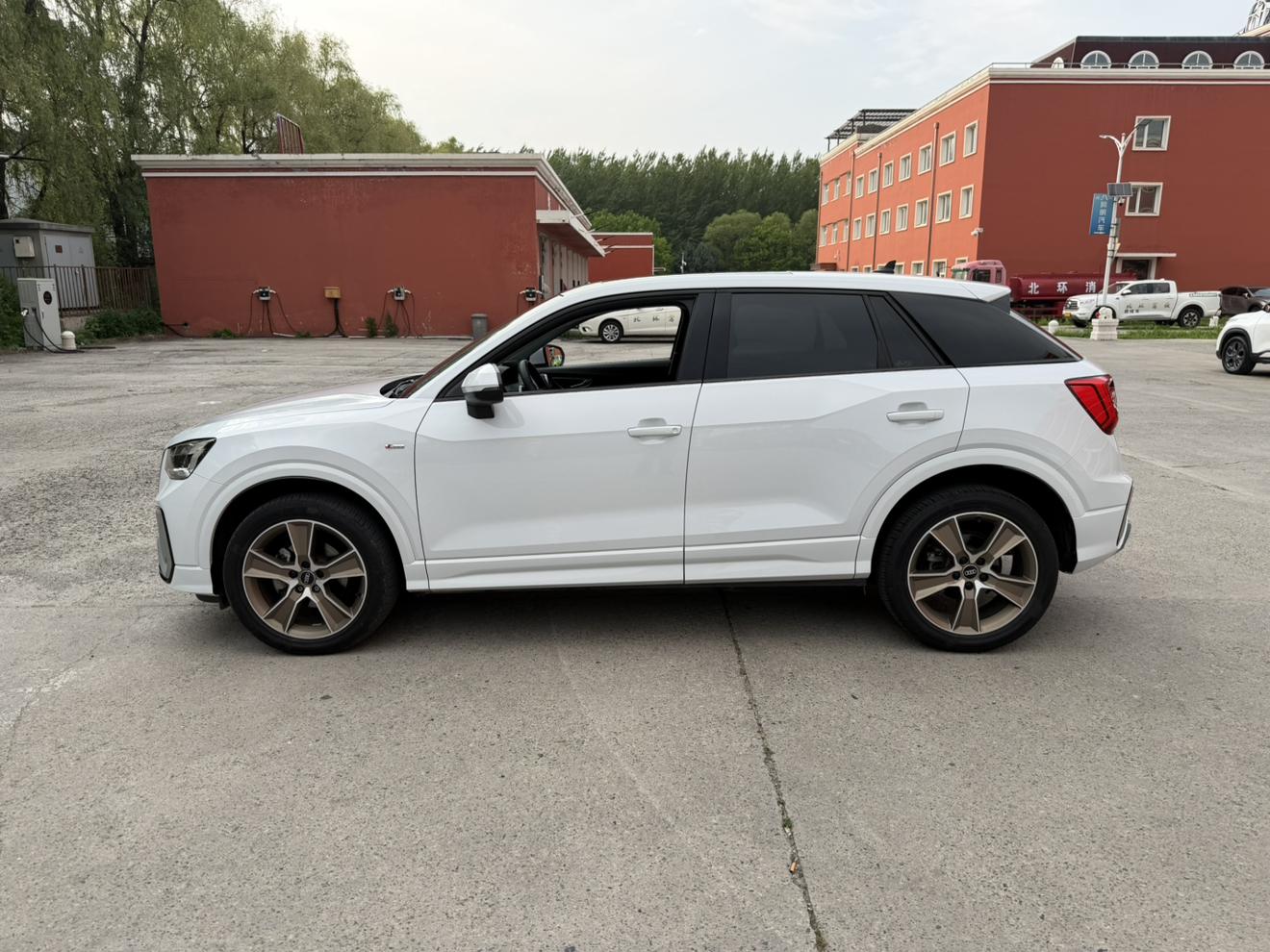 Audi Q2L 2022, фото 8