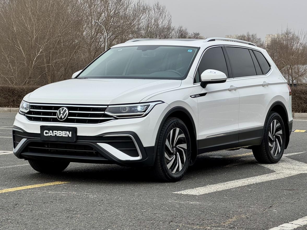 Volkswagen Tiguan 2022, 2 л турбо, робот (DCT), передний, пробег 18 400 км — авто из Китая с пробегом