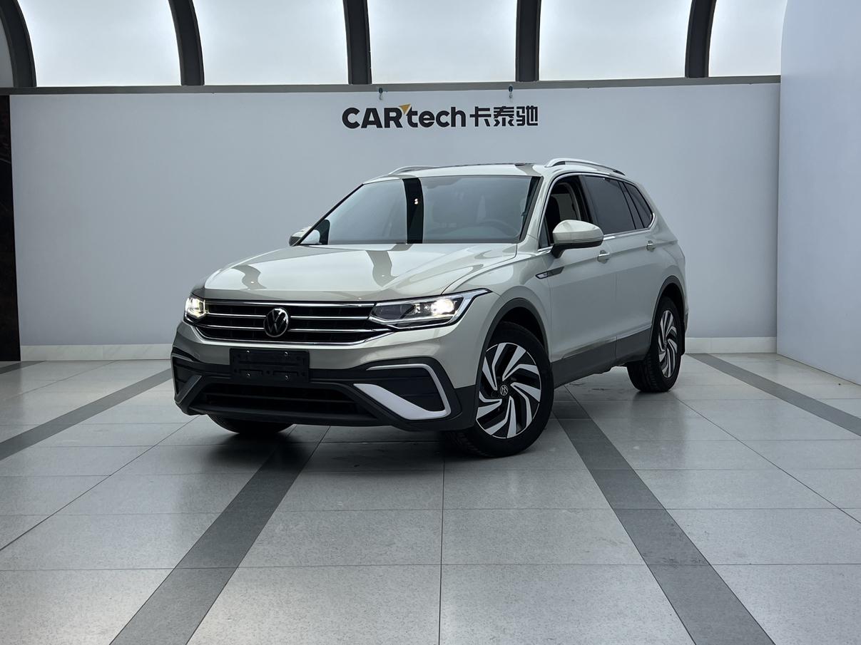 Volkswagen Tiguan 2023, 1.4 л турбо, робот (DCT), передний, пробег 44 000 км — авто из Китая с пробегом