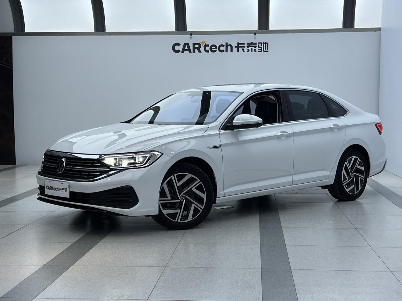 Volkswagen Jetta 2023, 1.4 л турбо, робот (DCT), передний, пробег 67 000 км — авто из Китая с пробегом