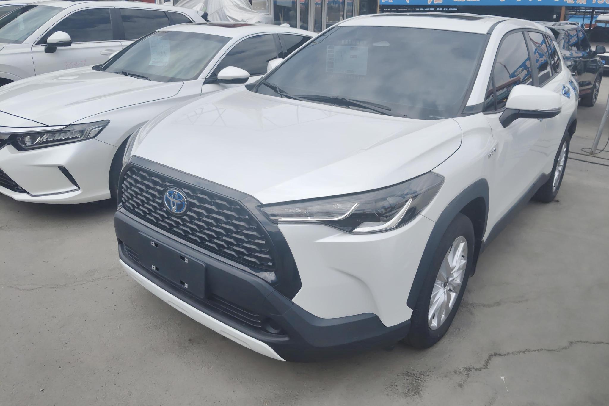 Toyota Corolla Cross 2023, 2 л, вариатор (CVT), передний, пробег 22 000 км — авто из Китая с пробегом