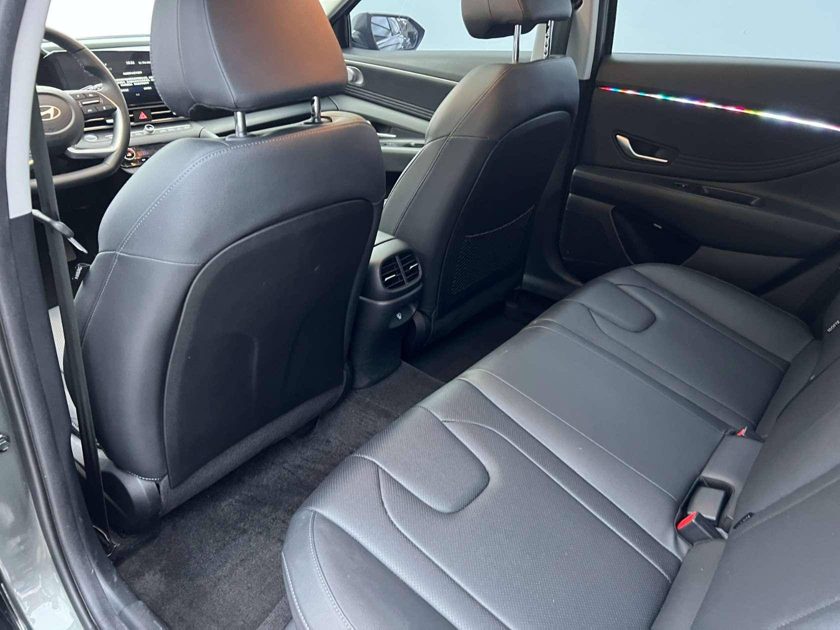 Hyundai Elantra 2023, фото 16