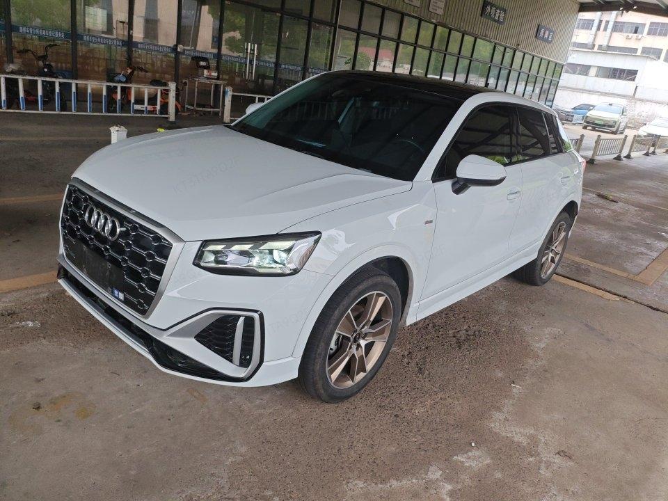 Audi Q2L 2022, 1.4 л турбо, робот (DCT), передний, пробег 23 000 км — авто из Китая с пробегом