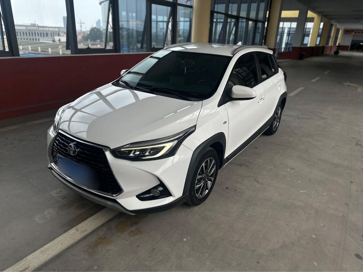 Toyota Yaris 2022, 1.5 л, вариатор (CVT), передний, пробег 48 000 км — авто из Китая с пробегом