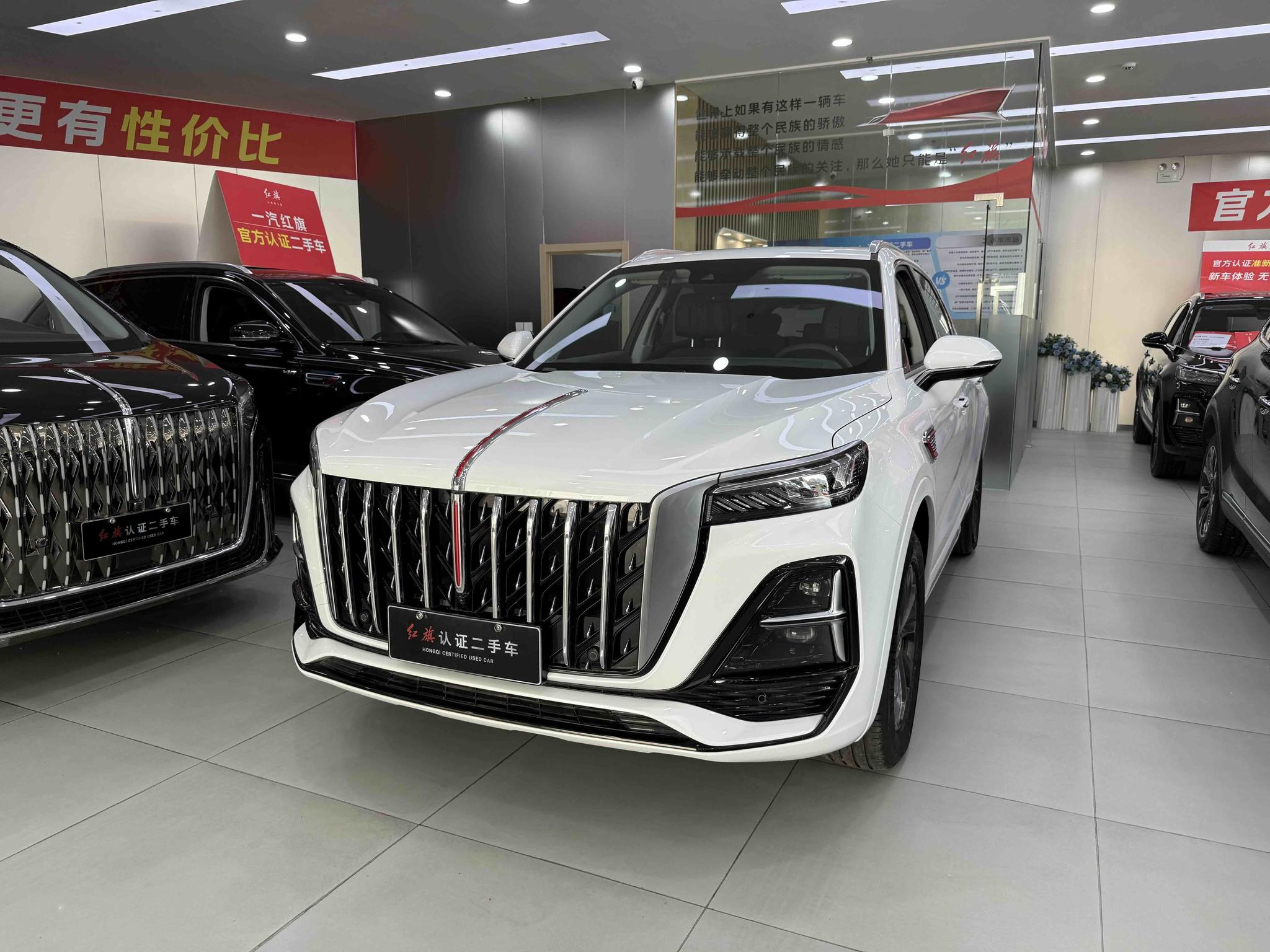 Hongqi HS5 2023, 2 л турбо, автомат, передний, пробег 12 000 км — авто из Китая с пробегом
