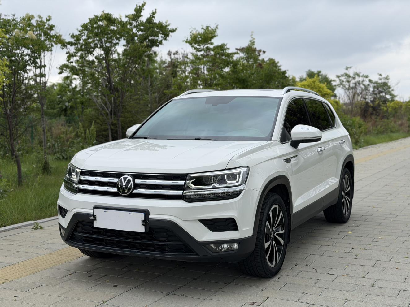 Volkswagen Tharu 2022, 1.4 л турбо, робот (DCT), передний, пробег 30 000 км — авто из Китая с пробегом