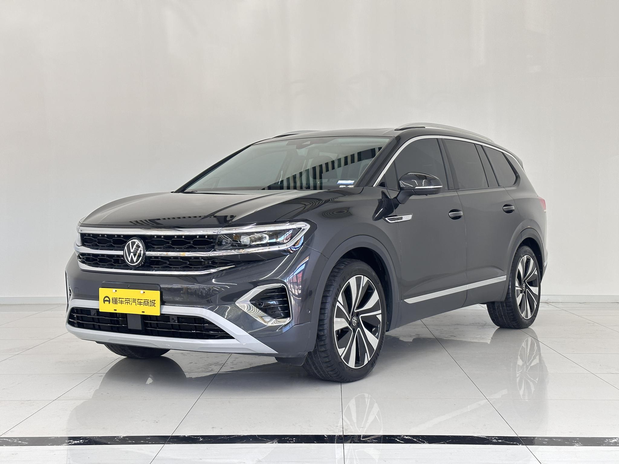 Volkswagen Tiguan 2023, 2 л турбо, робот (DCT), полный, пробег 43 800 км — авто из Китая с пробегом