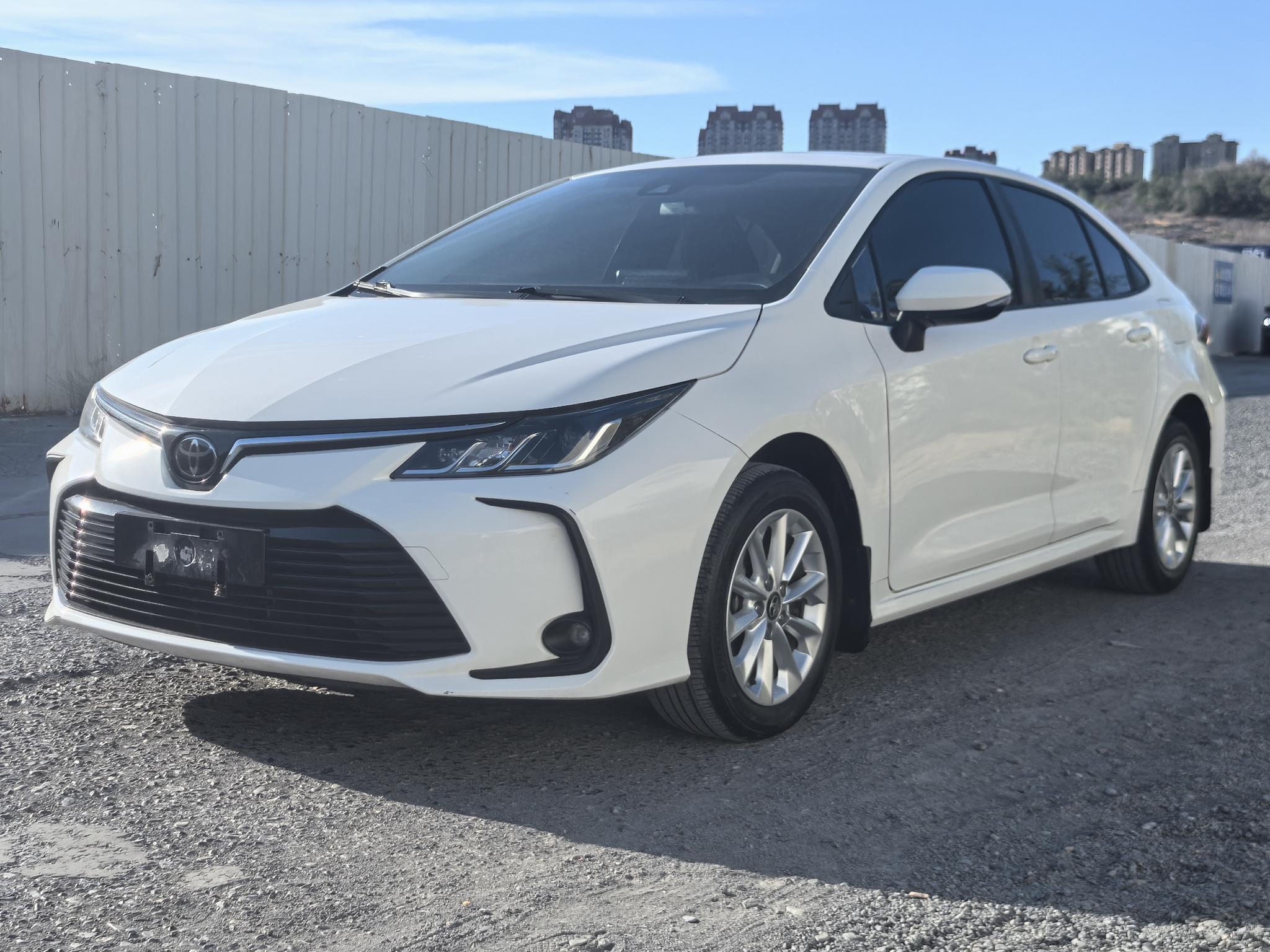 Toyota Corolla 2021, 1.2 л турбо, вариатор (CVT), передний, пробег 80 000 км — авто из Китая с пробегом