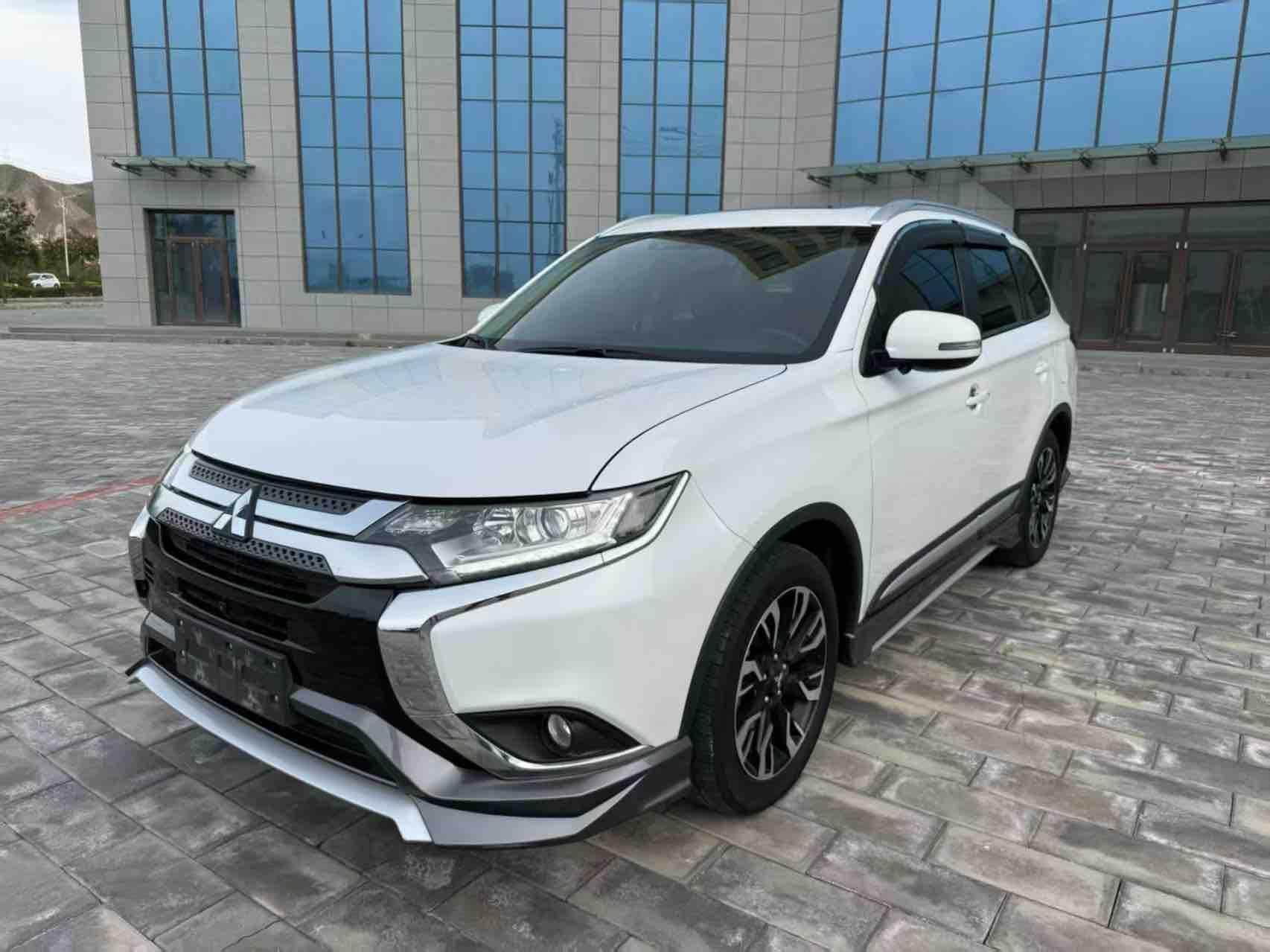 Mitsubishi Outlander 2021, 2 л, вариатор (CVT), передний, пробег 38 000 км — авто из Китая с пробегом