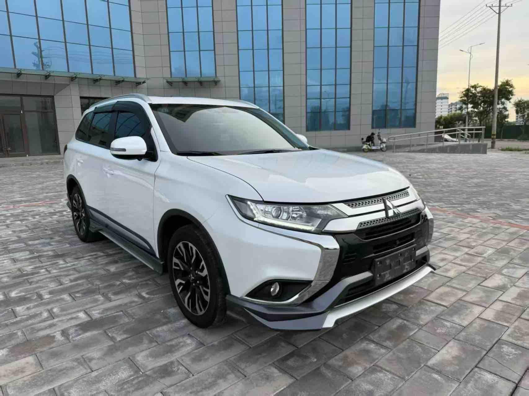 Mitsubishi Outlander 2021, фото 2