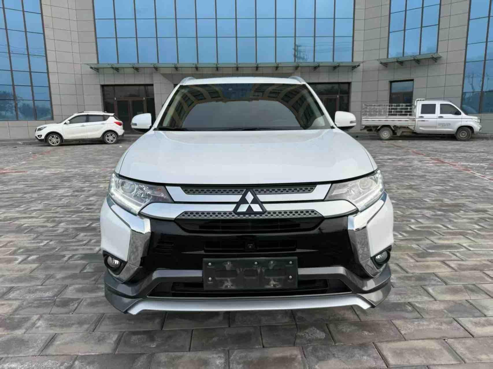 Mitsubishi Outlander 2021, фото 3