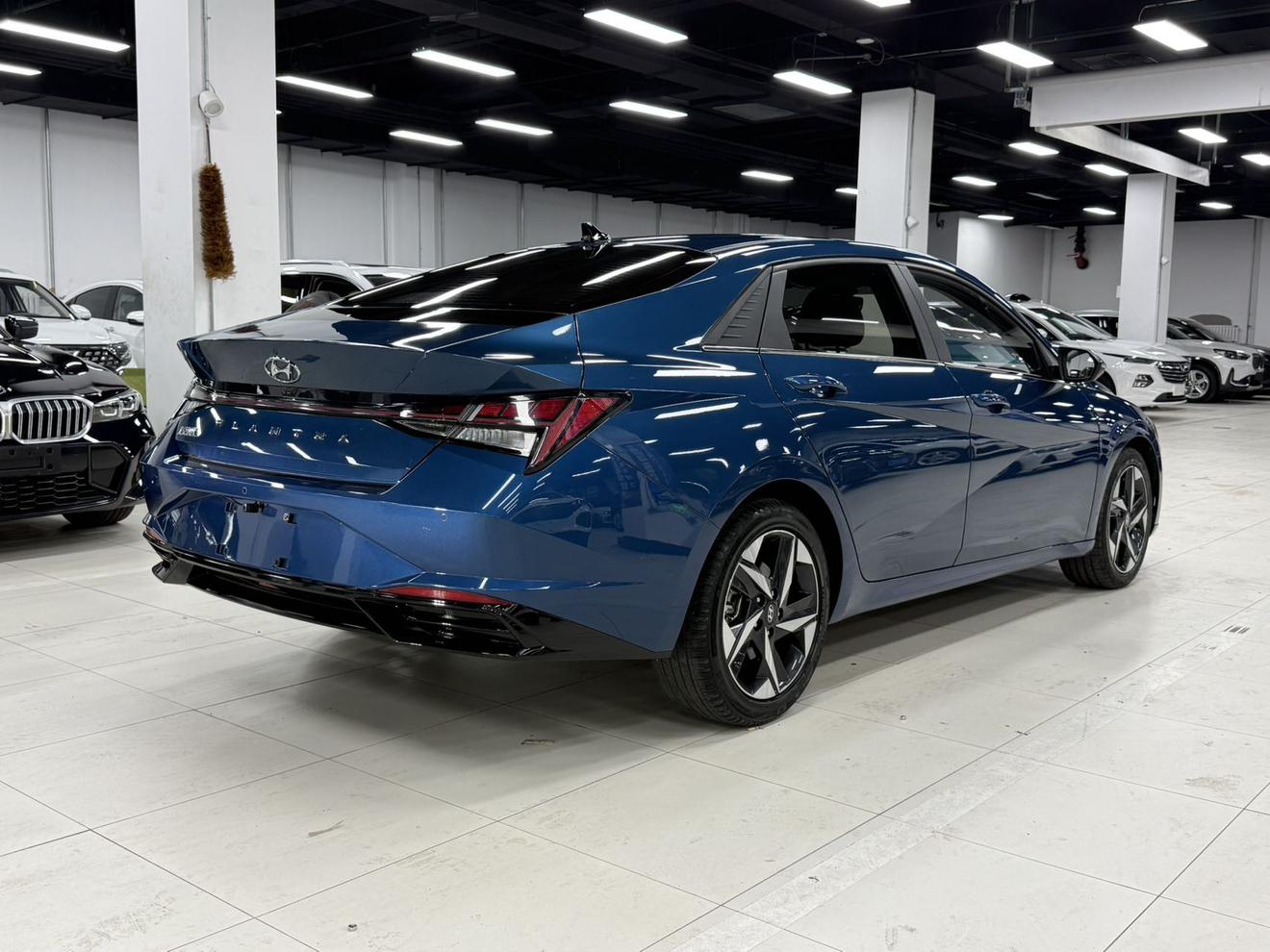 Hyundai Elantra 2022, фото 5