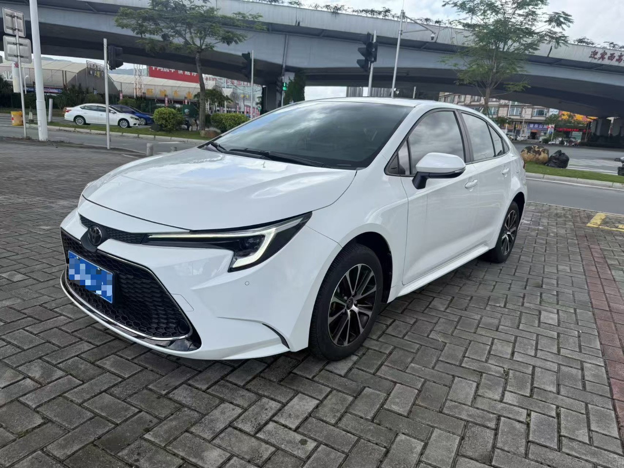 Toyota Corolla 2023, 1.2 л турбо, вариатор (CVT), передний, пробег 3 000 км — авто из Китая с пробегом