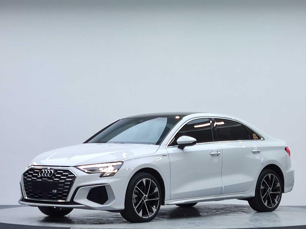 Audi A3 2022, 1.4 л турбо, робот (DCT), передний, пробег 10 800 км — авто из Китая с пробегом