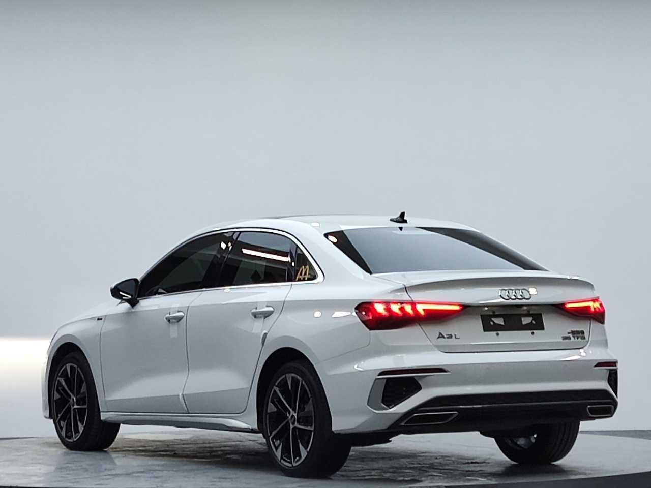 Audi A3 2022, фото 2