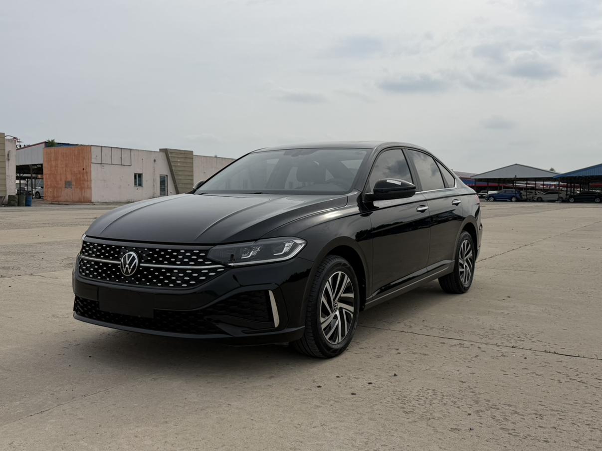 Volkswagen Lavida 2023, 1.4 л турбо, робот (DCT), передний, пробег 35 000 км — авто из Китая с пробегом