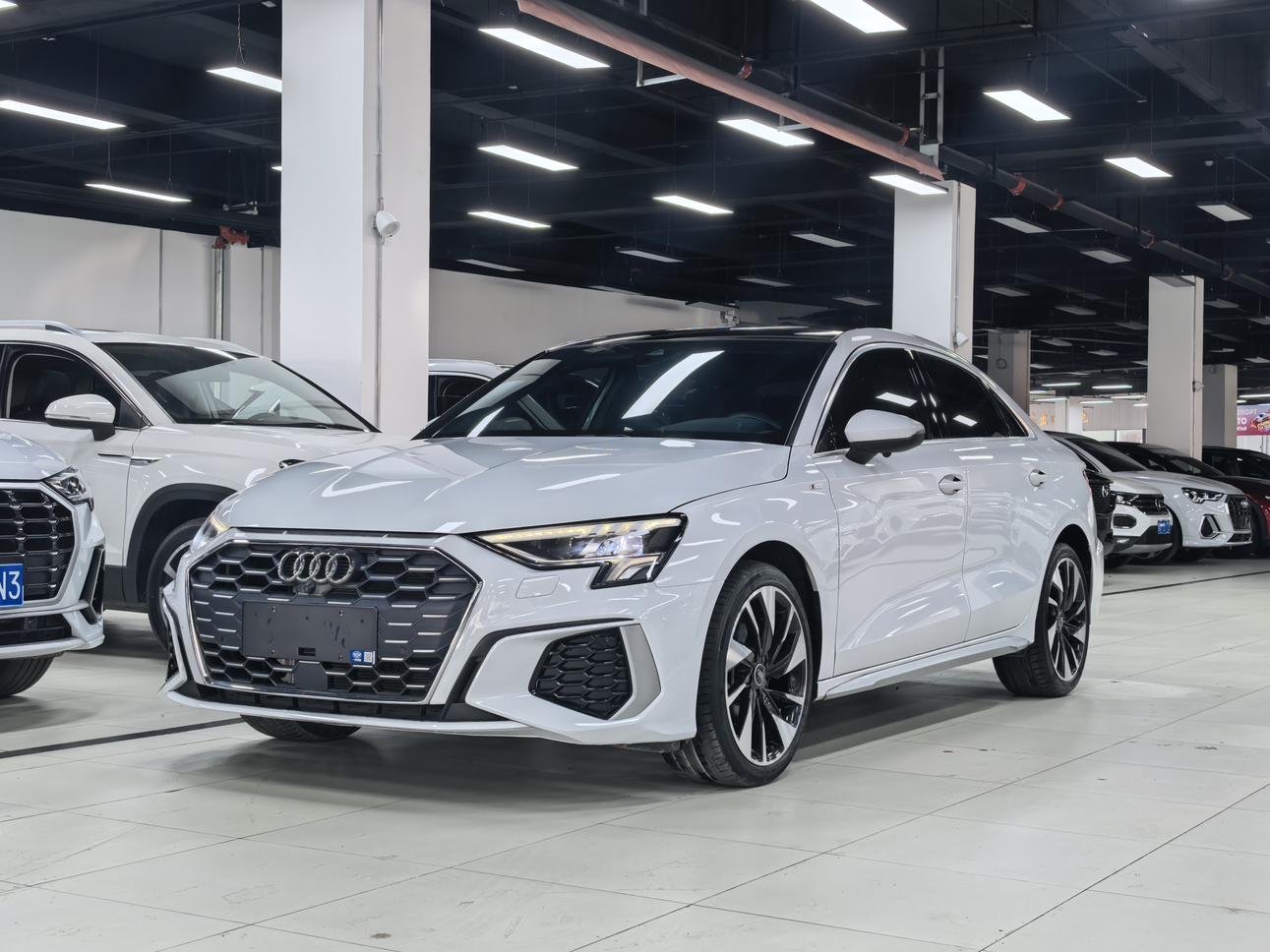 Audi A3 2023, 1.4 л турбо, робот (DCT), передний, пробег 17 000 км — авто из Китая с пробегом