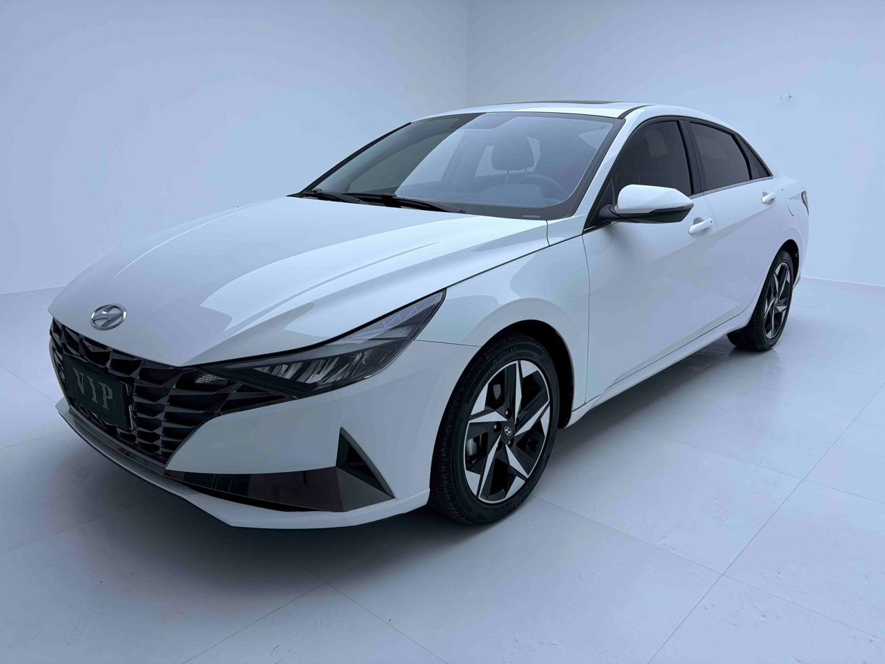 Hyundai Elantra 2022, 1.5 л, вариатор (CVT), передний, пробег 30 000 км — авто из Китая с пробегом