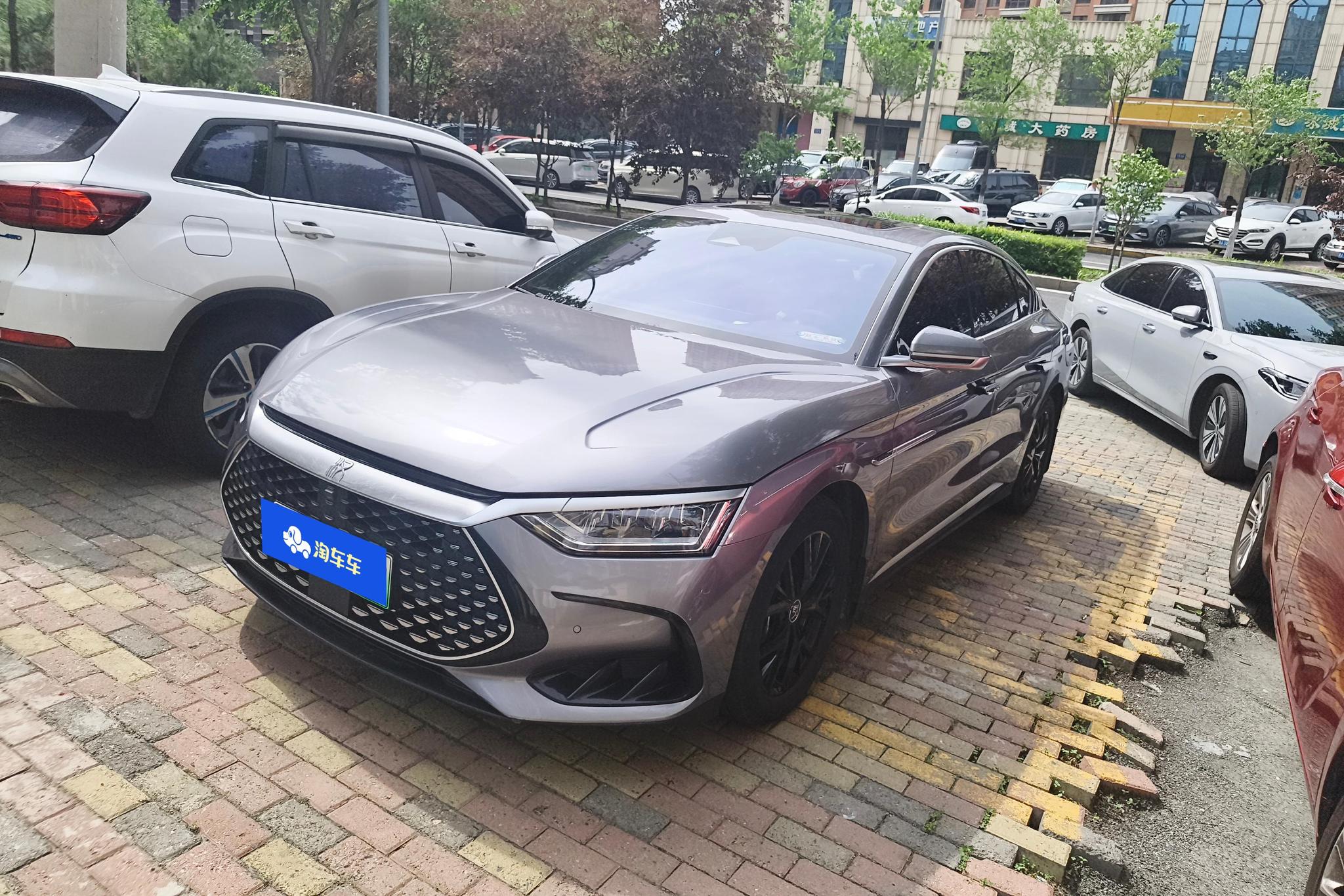 BYD Han 2023, 1.5 л турбо, вариатор (CVT), передний, пробег 64 000 км — авто из Китая с пробегом